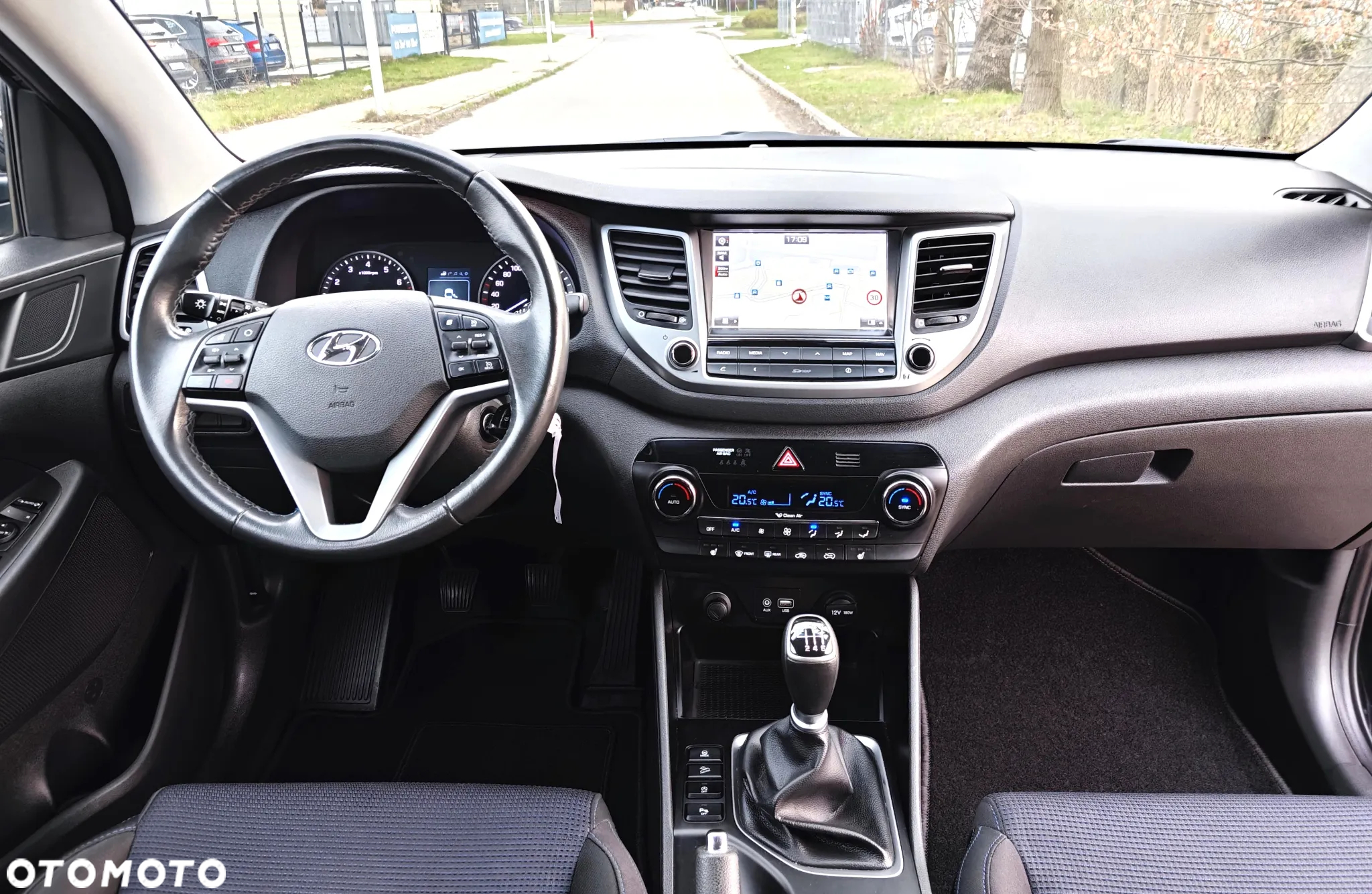 Hyundai Tucson 1.6 GDI BlueDrive Design 2WD - 24