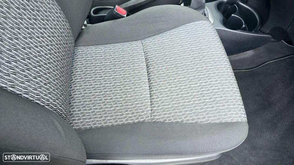 Toyota Yaris 1.33 VVT-i Comfort+P.Style - 37