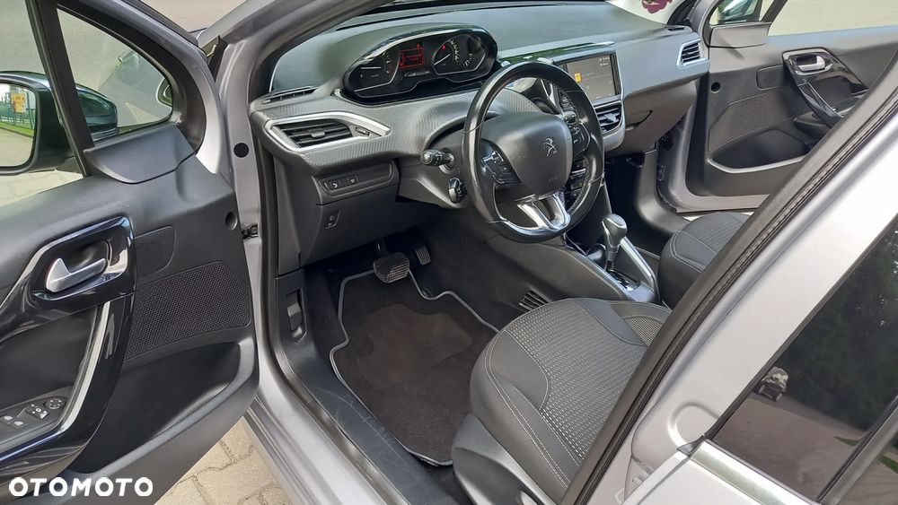 Peugeot 208 1.2 PureTech GPF Allure S&S EAT6 - 19