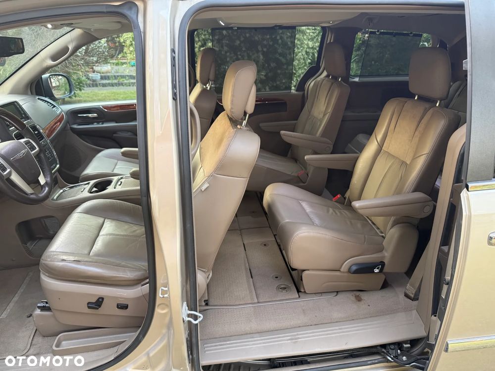 Chrysler Town & Country 3.6 Limited - 12