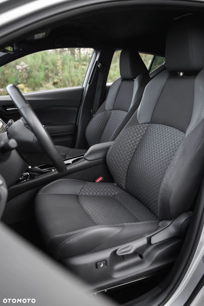 Toyota C-HR - 16