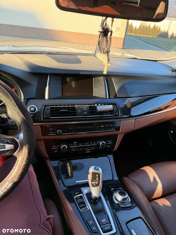 BMW Seria 5 520d xDrive - 8