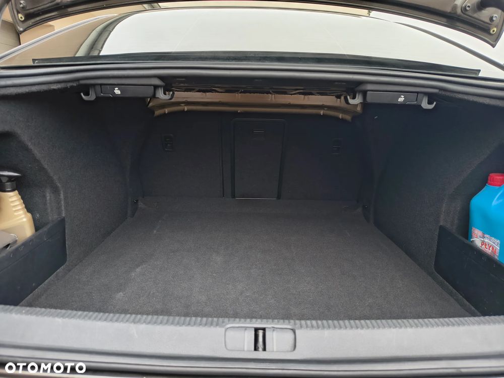 Volkswagen Passat 2.0 TSI Highline - 27