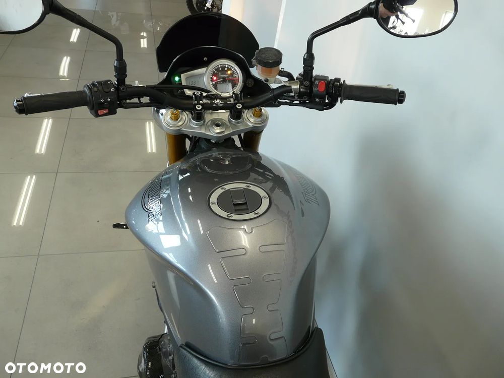 Triumph Street Triple - 26