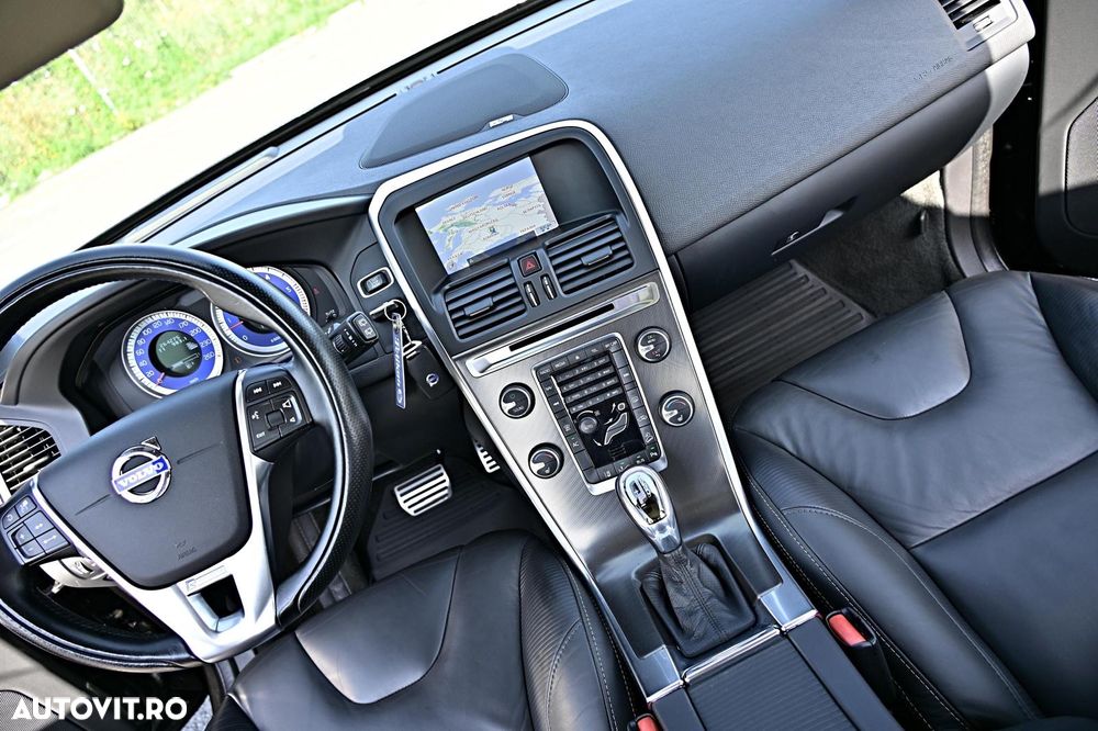Volvo XC 60 D5 AWD Aut. RDesign - 14