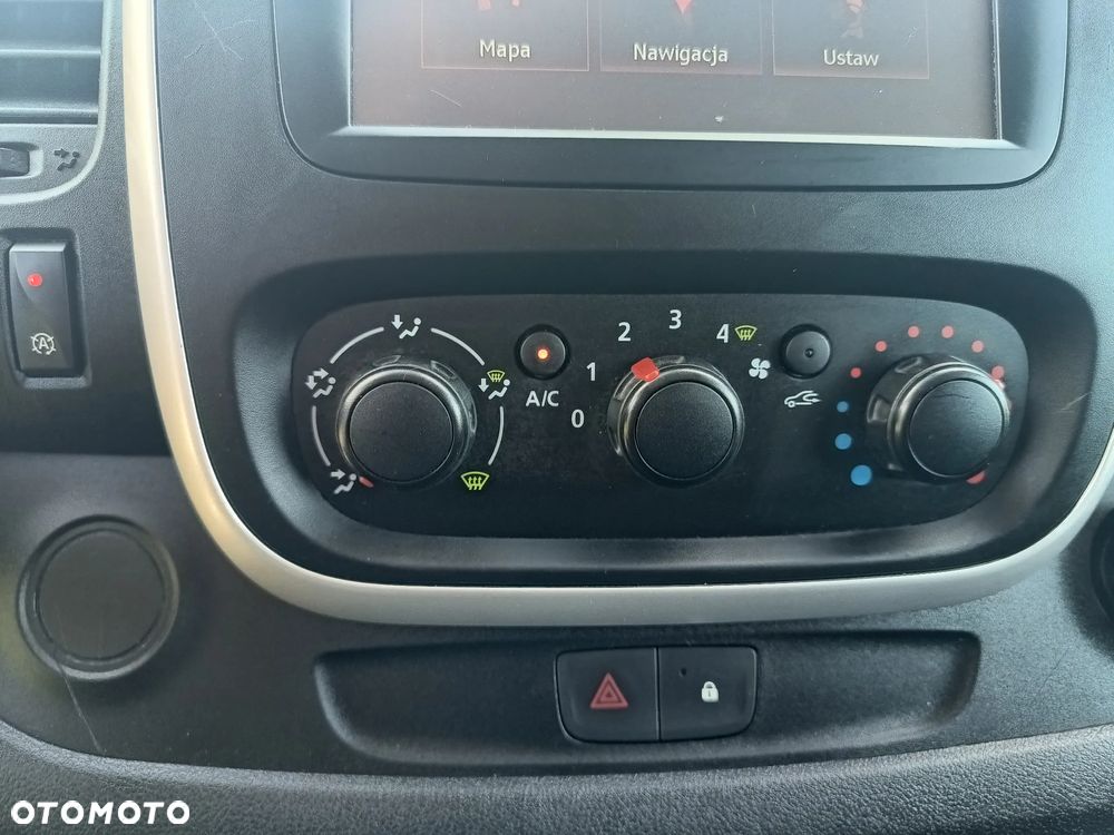 Renault Trafic L2H1 1.6 diesel 145kM 2018rok WEBASTO, CZUJNIKI PARKOWANIA, HAK, NIEWIELKI PRZEBIEG stan BDB, BEZWPADKOWY! - 37