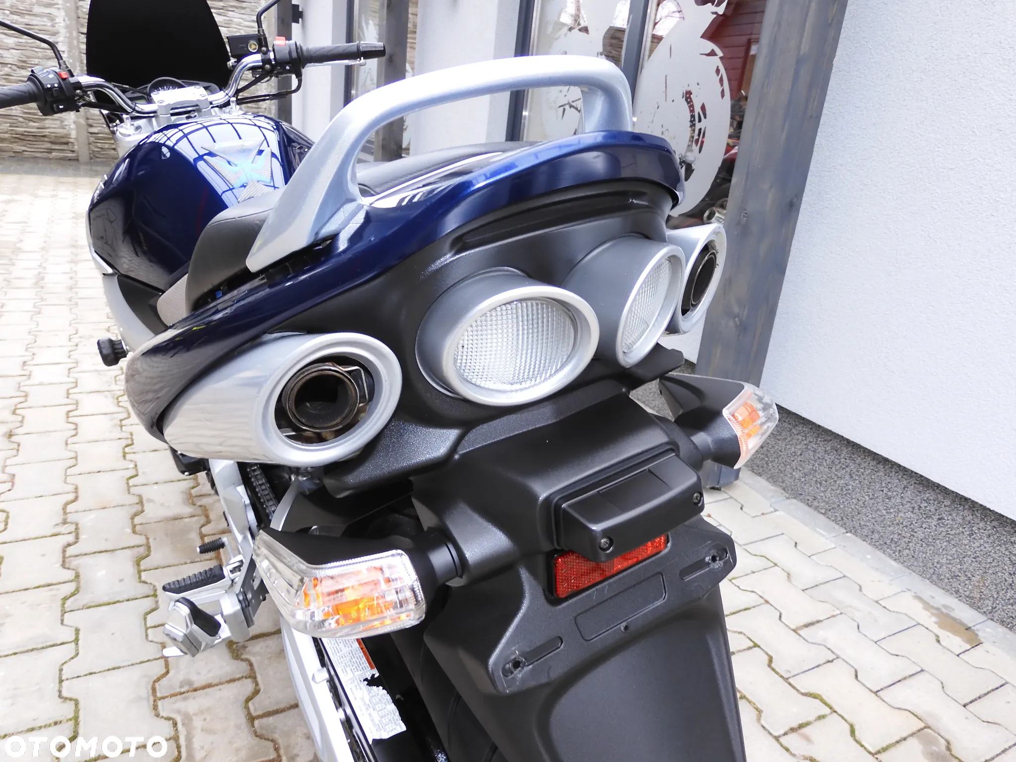 Suzuki GSR - 37