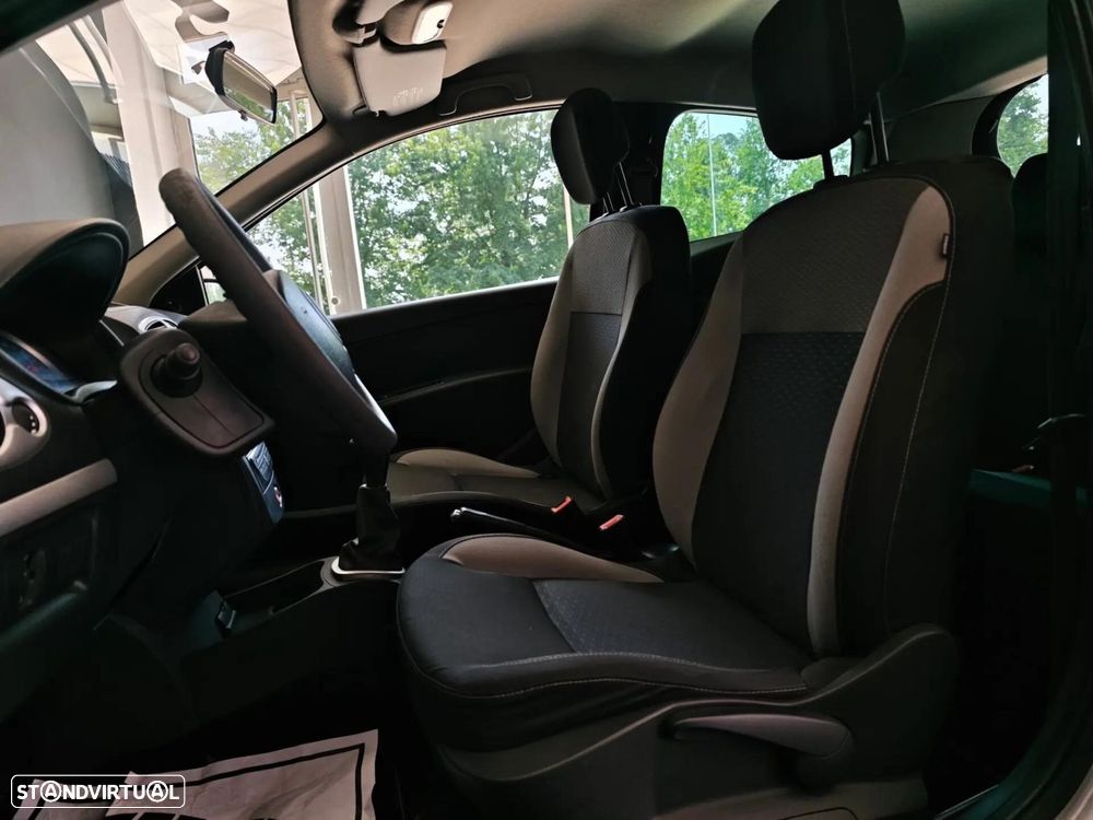 Renault Clio - 32