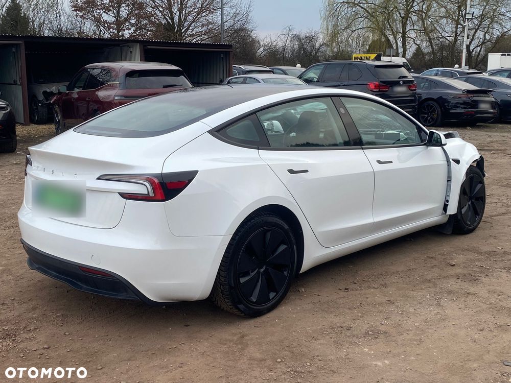 Tesla Model 3 - 9
