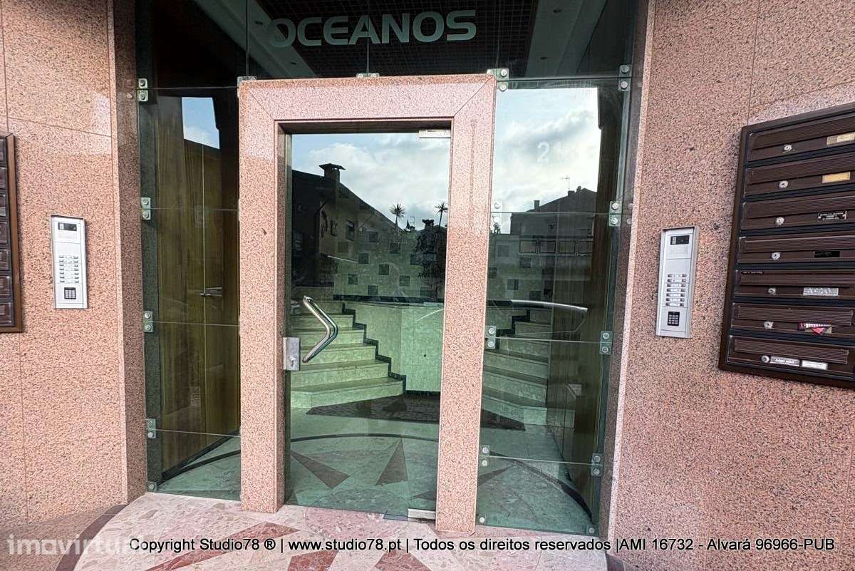 T3 com três varandas, suíte e estacionamento no Furadouro - Grande imagem: 2/21