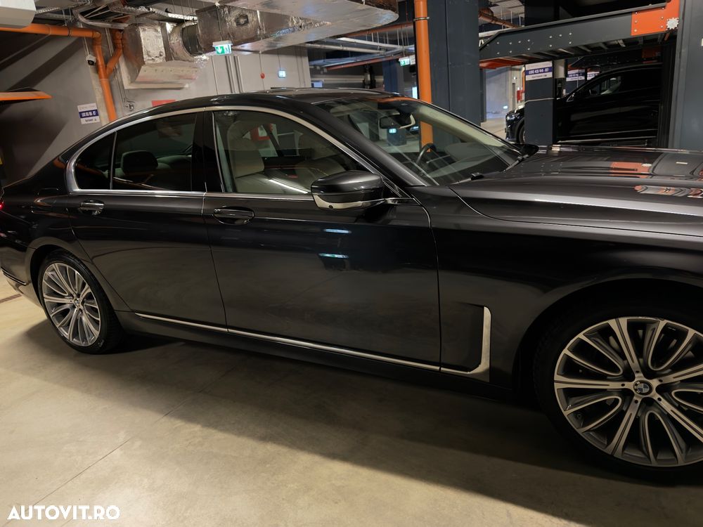 BMW Seria 7 730d xDrive MHEV - 10