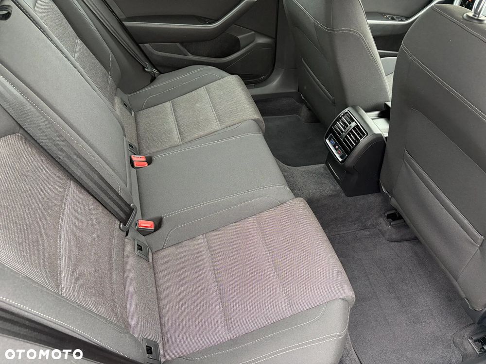 Volkswagen Passat 2.0 TDI SCR Comfortline - 22