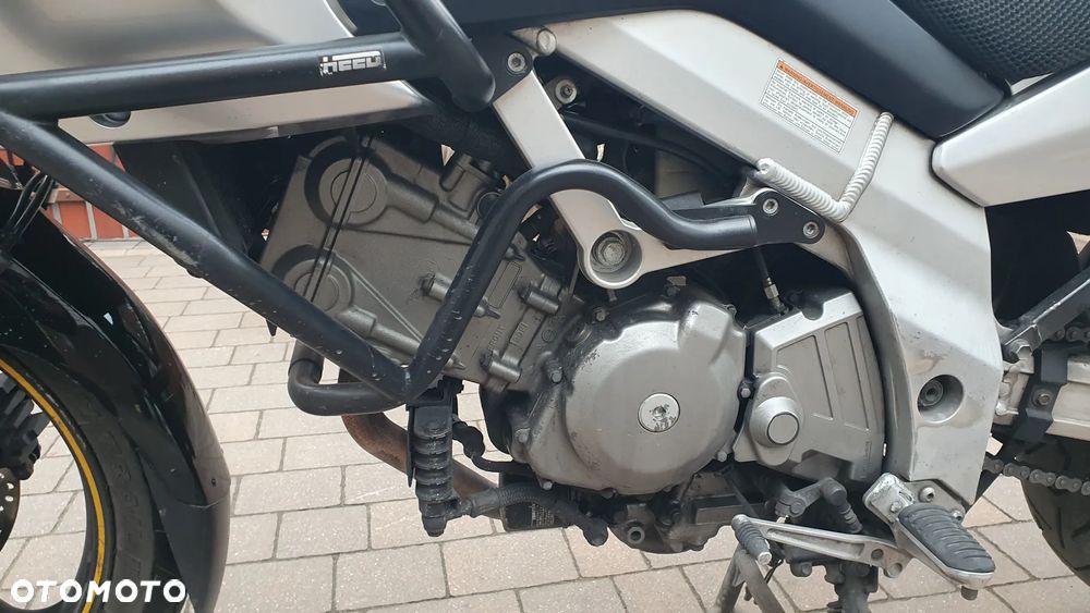 Suzuki V-STROM - 10