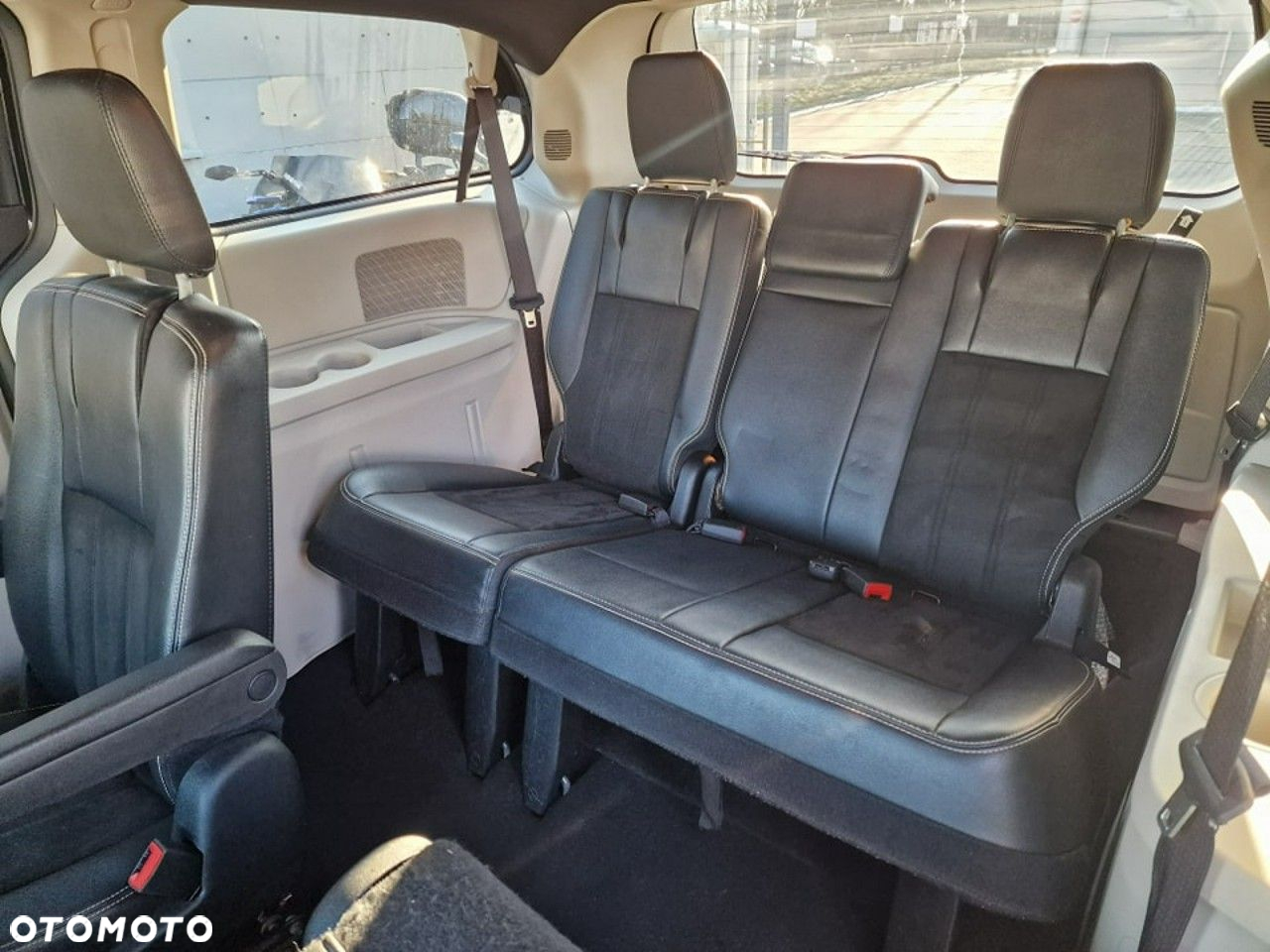 Dodge Grand Caravan - 28