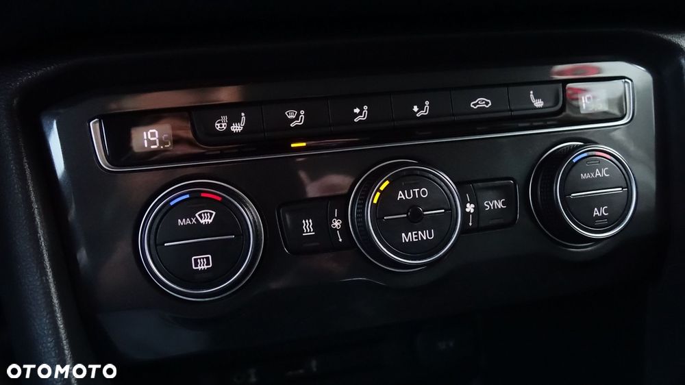 Volkswagen Tiguan - 36