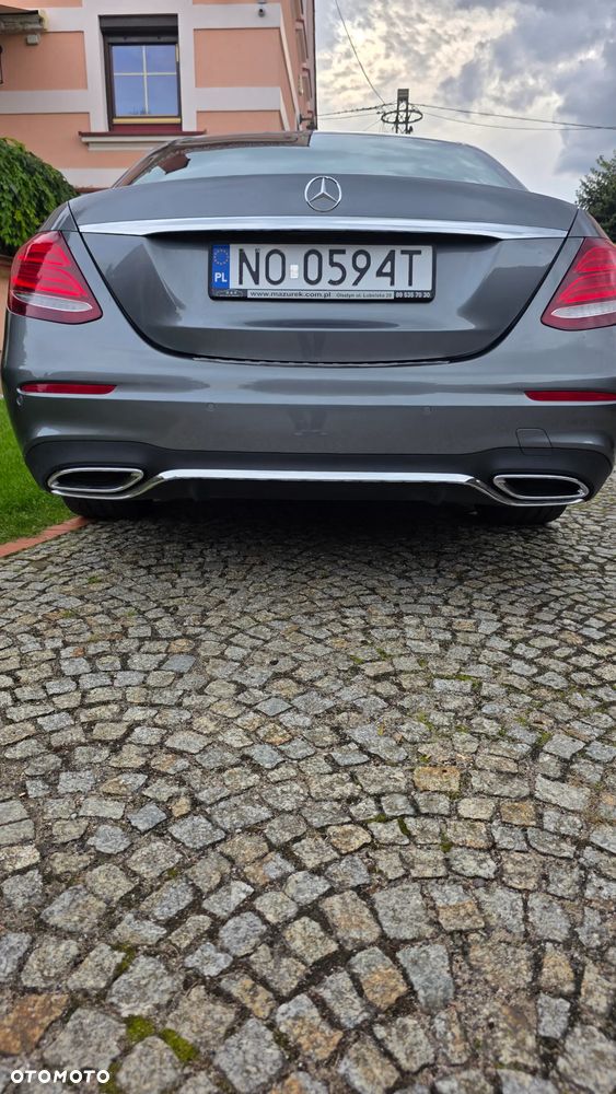 Mercedes-Benz Klasa E 220 d 4-Matic 9G-TRONIC - 28
