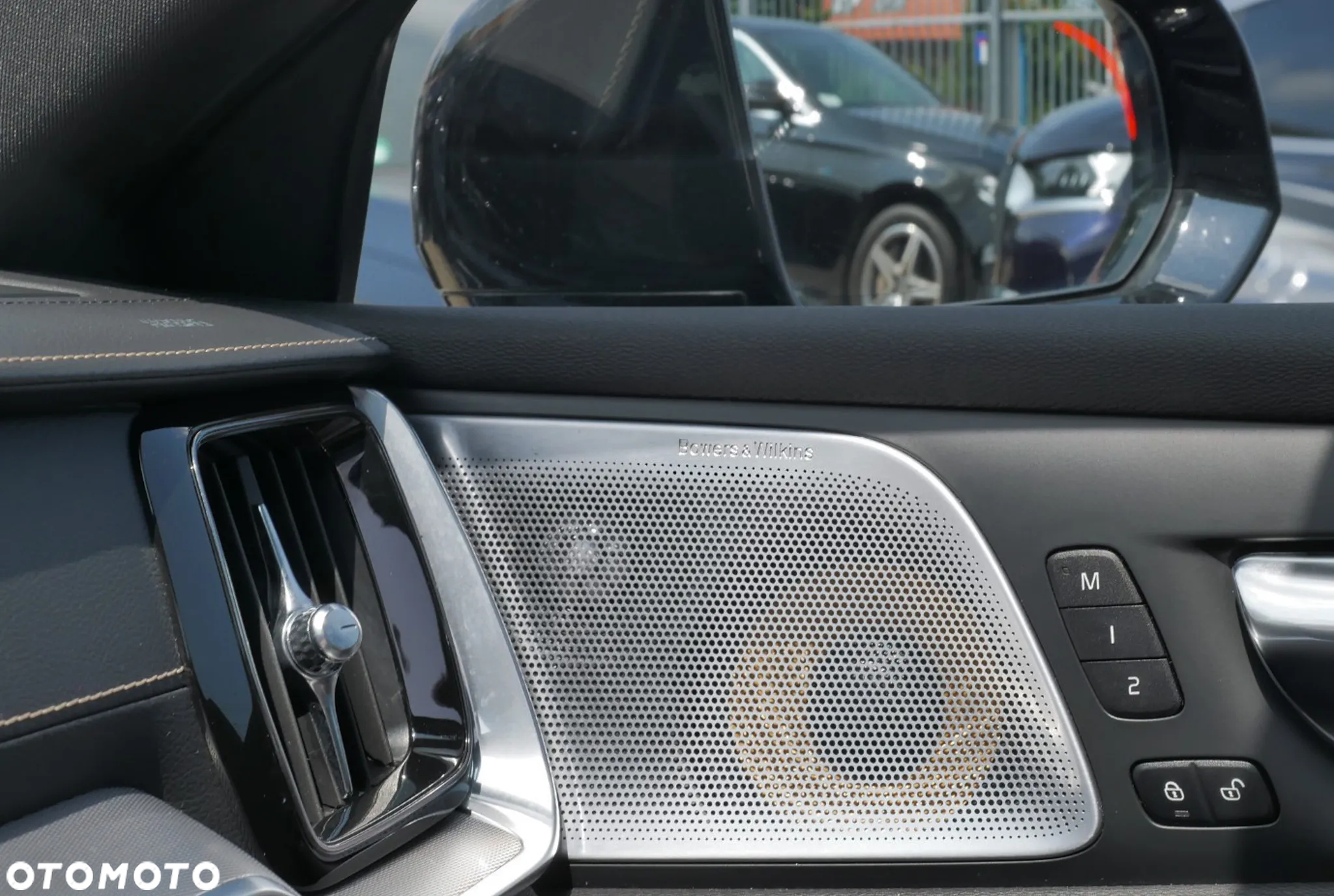 Volvo S60 T5 R-Design - 10