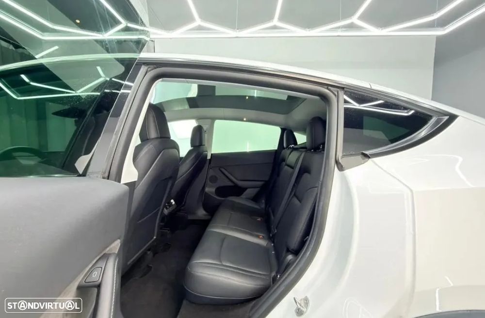 Tesla Model Y Long Range Dual Motor AWD - 10