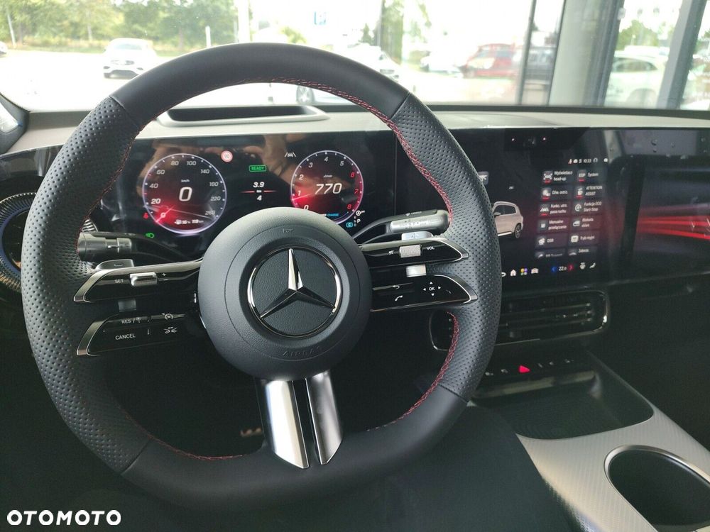 Mercedes-Benz GLB - 9