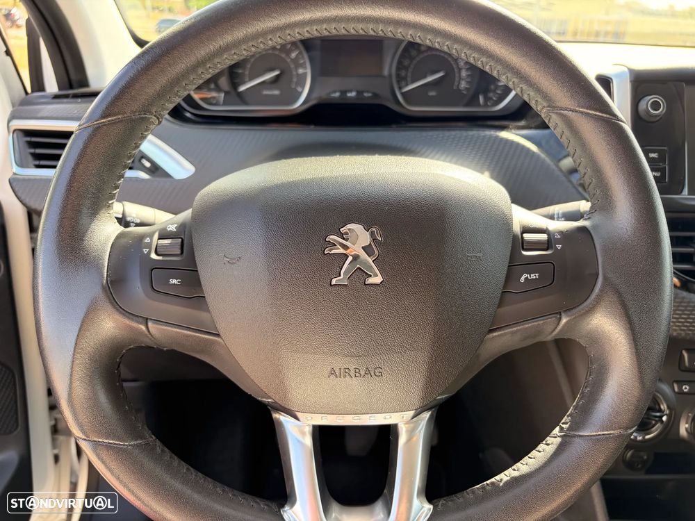 Peugeot 2008 1.2 PureTech Allure - 4