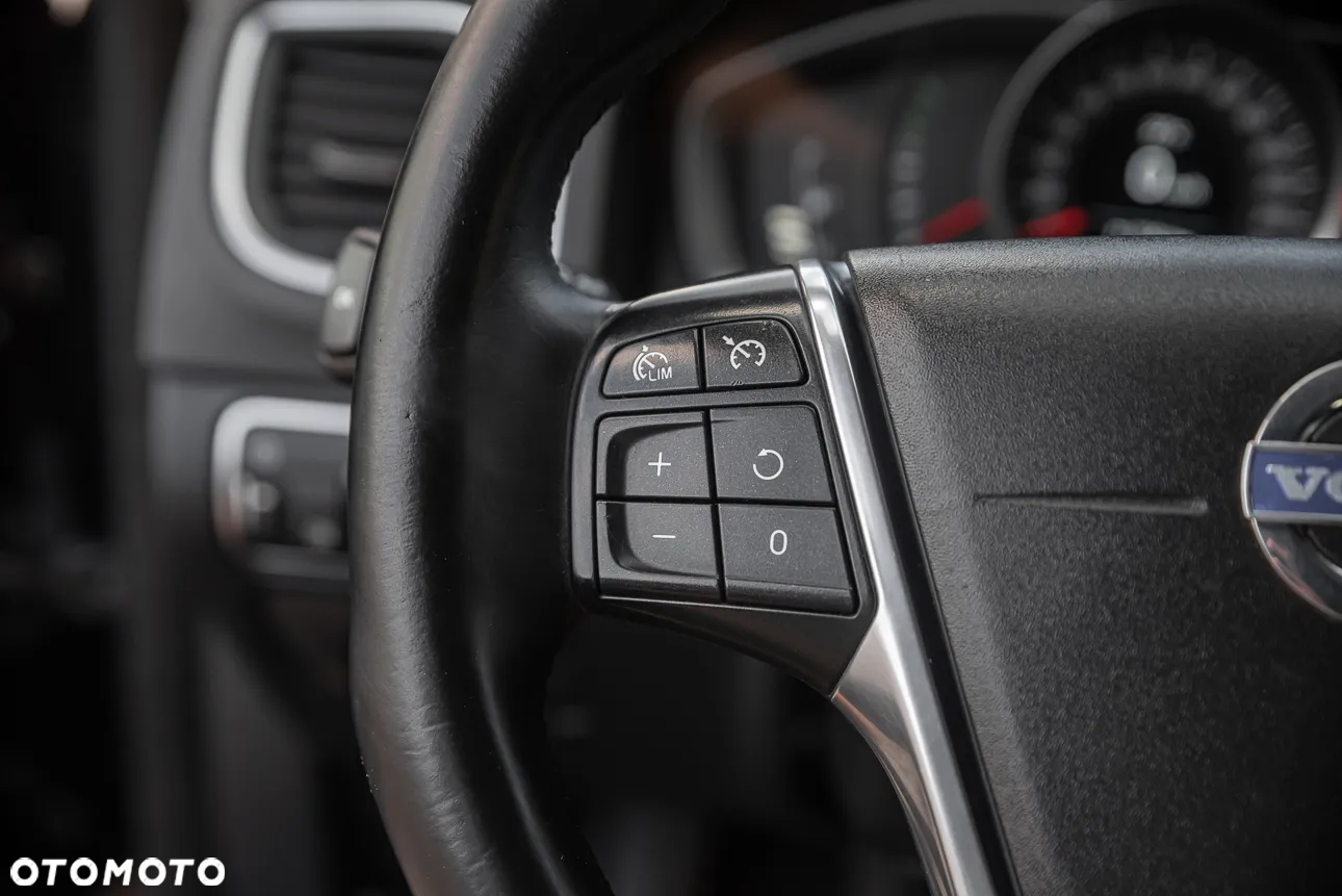 Volvo V60 D4 Momentum - 14