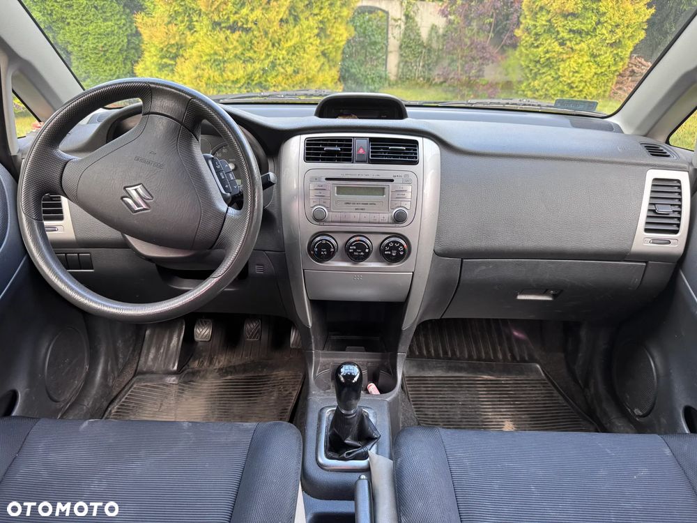 Suzuki Liana - 8