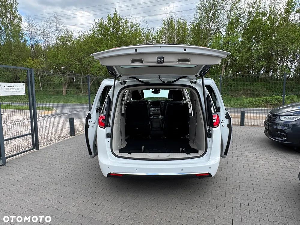 Chrysler Pacifica - 18