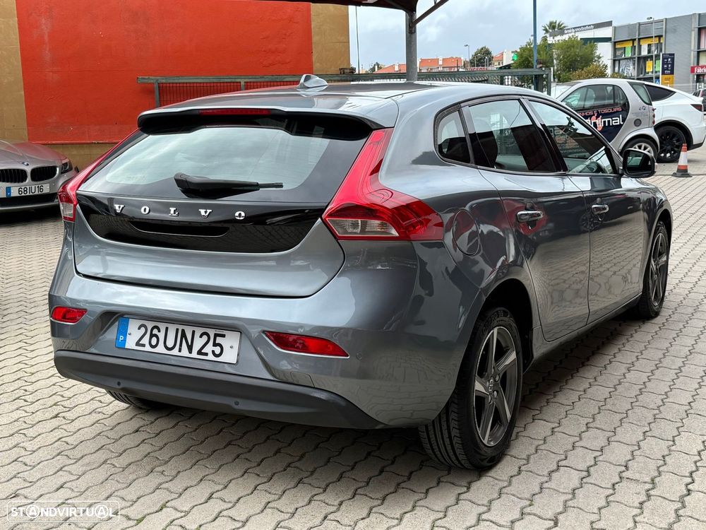 Volvo V40 2.0 D2 Momentum - 4