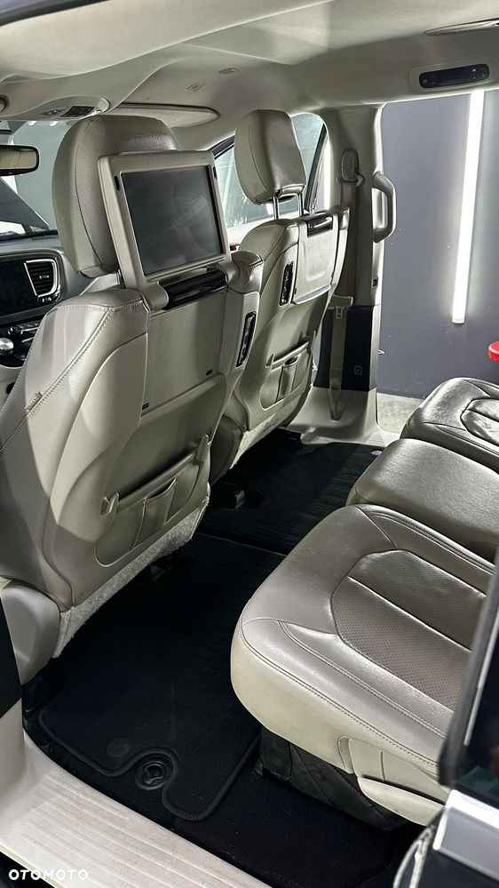 Chrysler Pacifica - 3