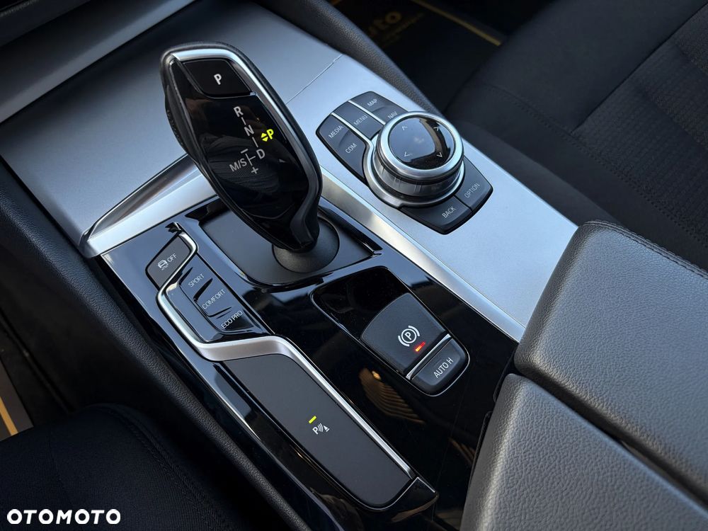 BMW Seria 5 520d - 33