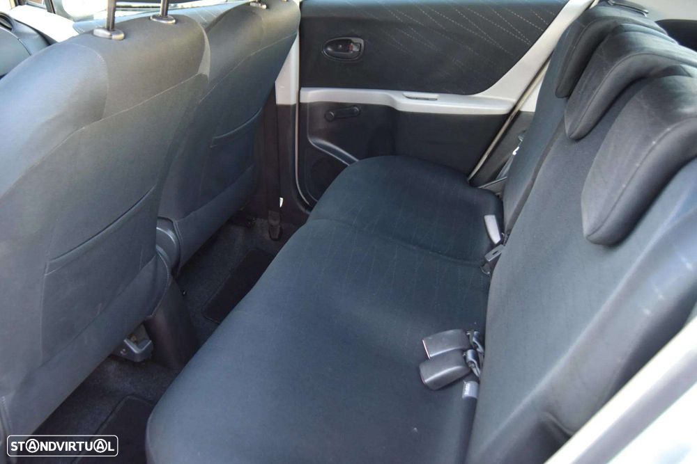 Toyota Yaris - 17