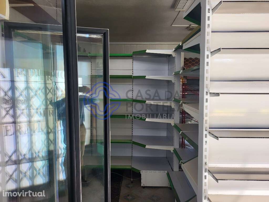 LOJA PARA TRANSFORMAR EM HABITAÇÃO OU COMERCIO - Grande imagem: 5/16