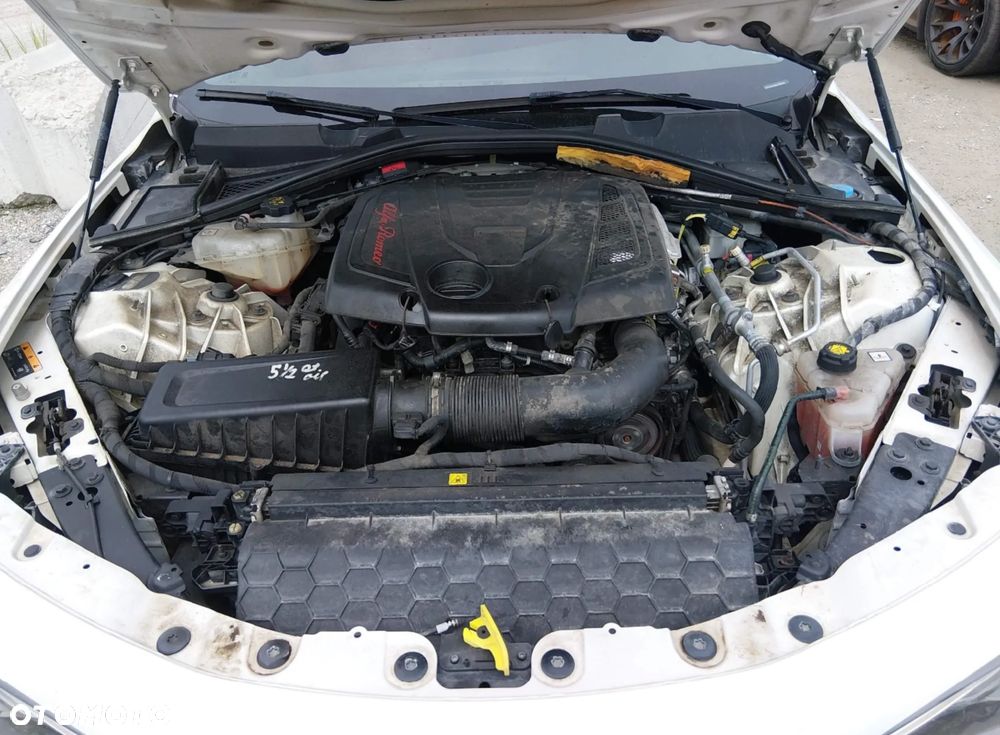 Alfa Romeo Giulia 2.0 Turbo 16V AT8-Q4 Ti - 12