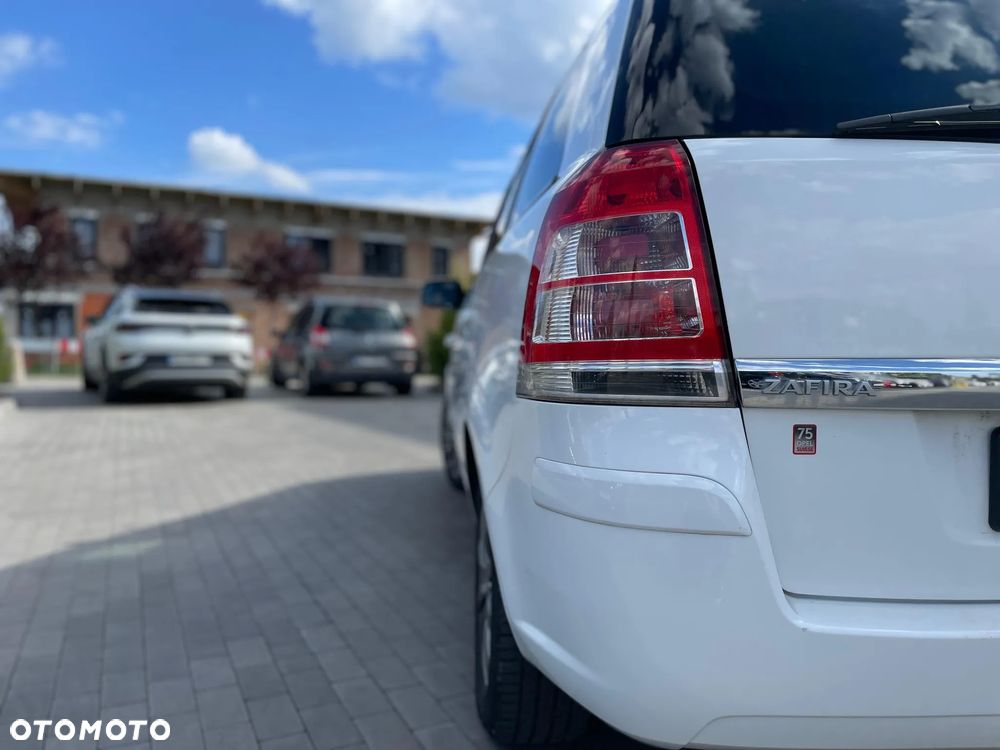 Opel Zafira - 10