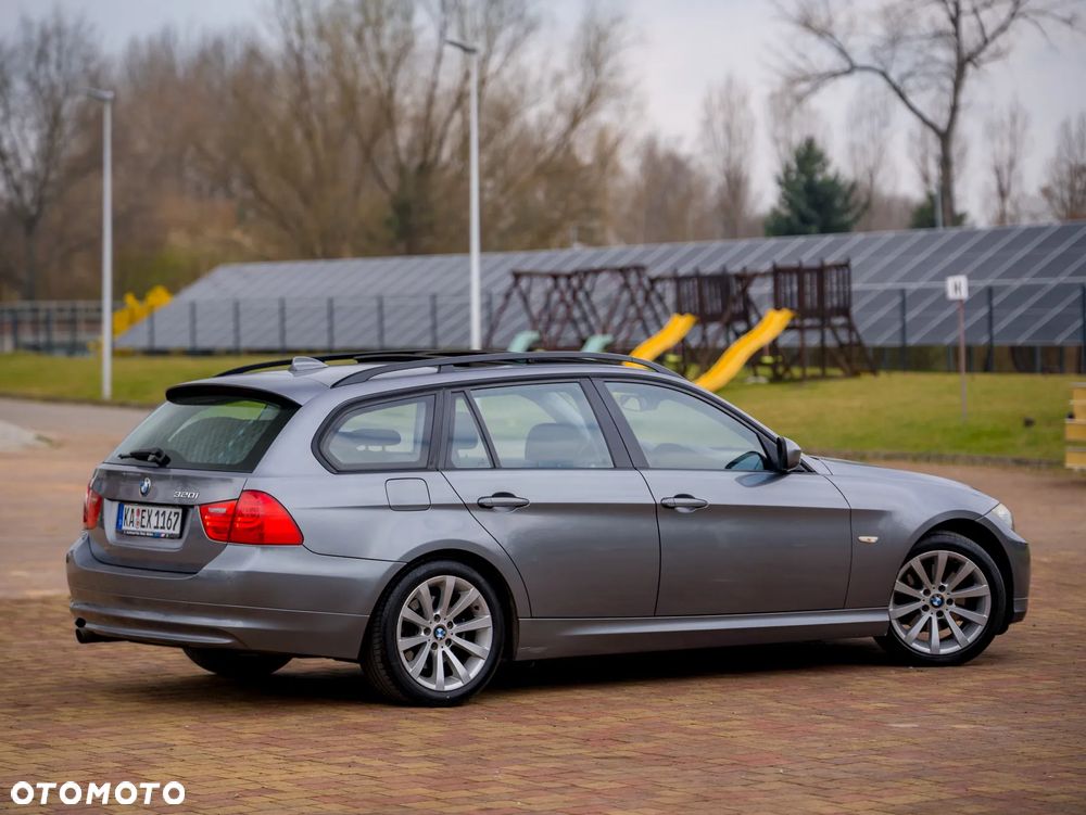 BMW Seria 3 320i Edition Sport - 10