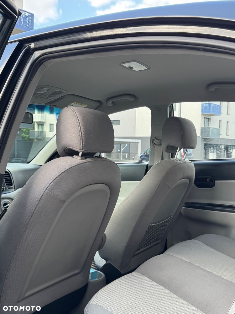 Hyundai Accent - 8