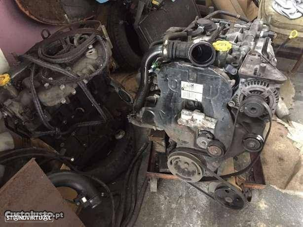 Motor + caixa de velocidades Chrysler Voyager/Grand Voyager 2.5 CRD - 2