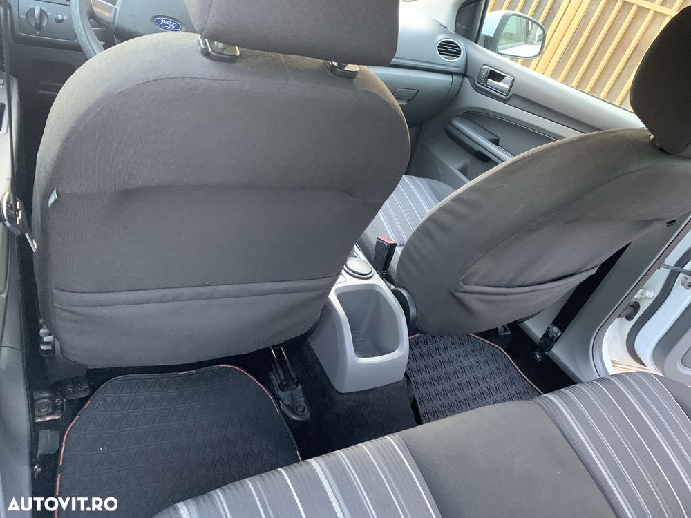 Ford Focus 1.4i Trend - 12