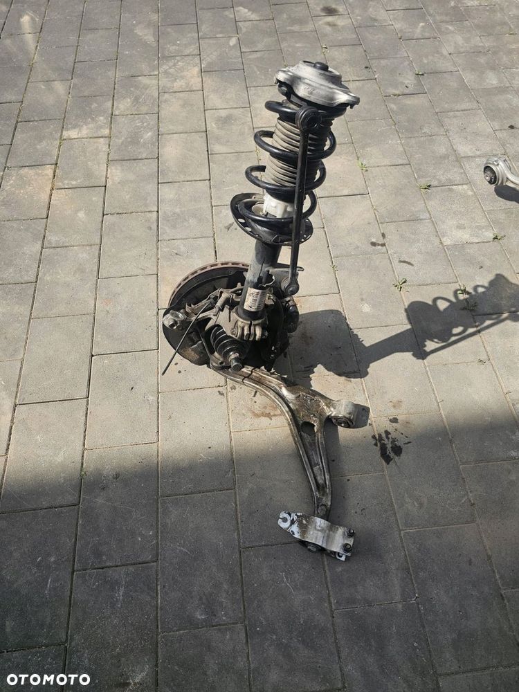 wahacz przedni lewy mercedes cla 118 a2473330300 - 1