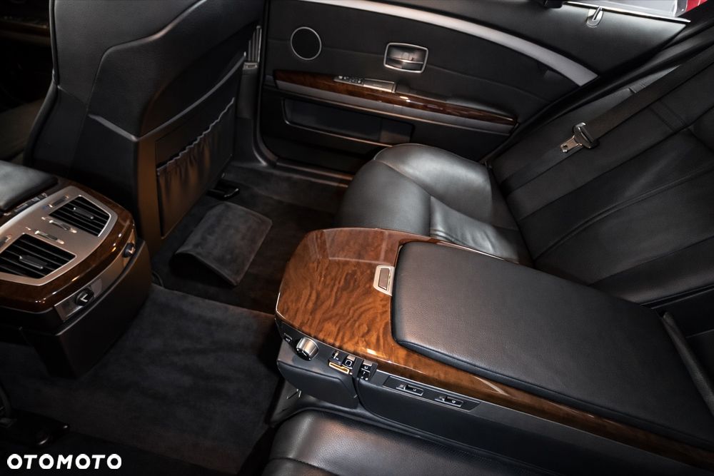 BMW Seria 7 745Li - 13