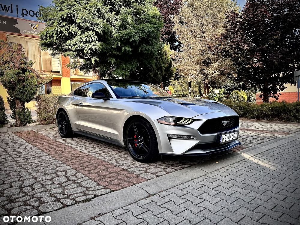 Ford Mustang - 4