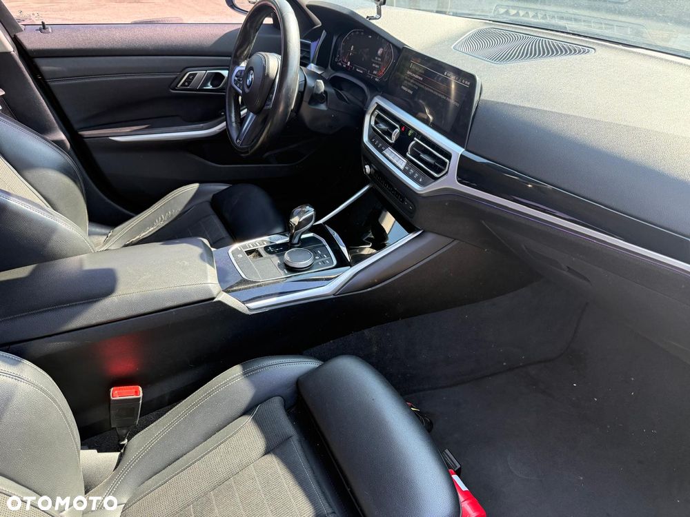 BMW Seria 3 318d - 13
