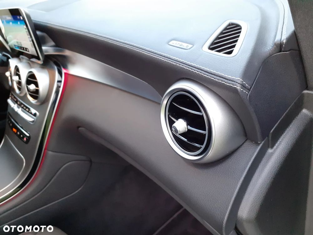 Mercedes-Benz GLC 200 4Matic 9G-TRONIC AMG Line - 25