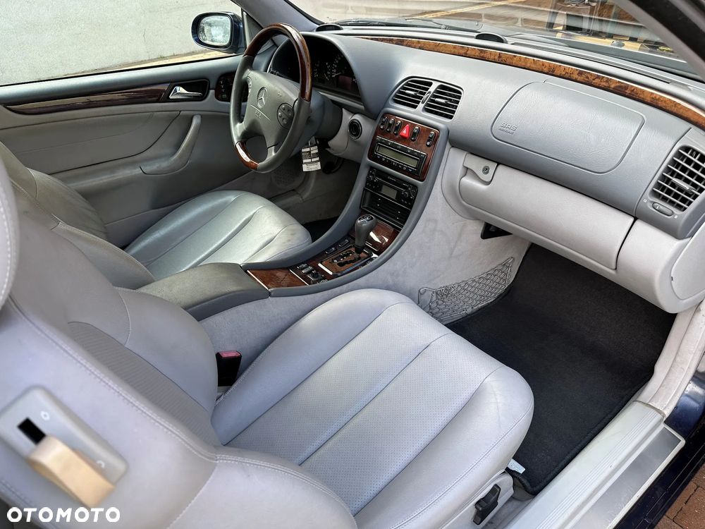 Mercedes-Benz CLK 320 - 23
