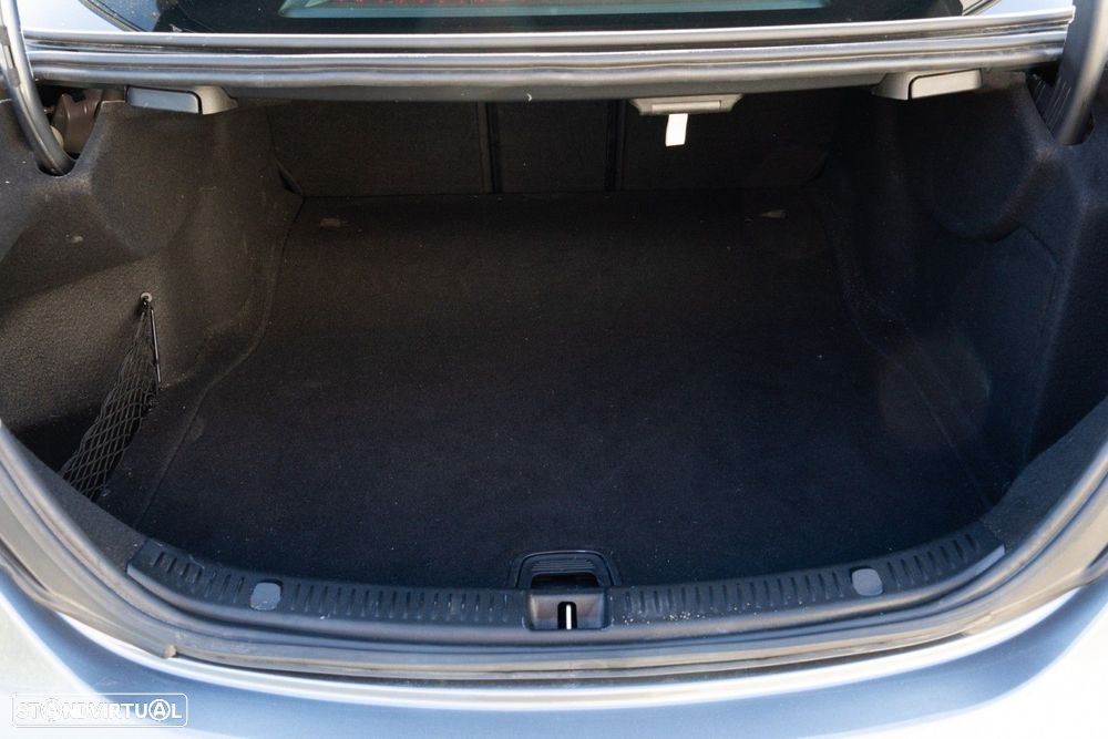 Mercedes-Benz E 220 d Avantgarde - 41