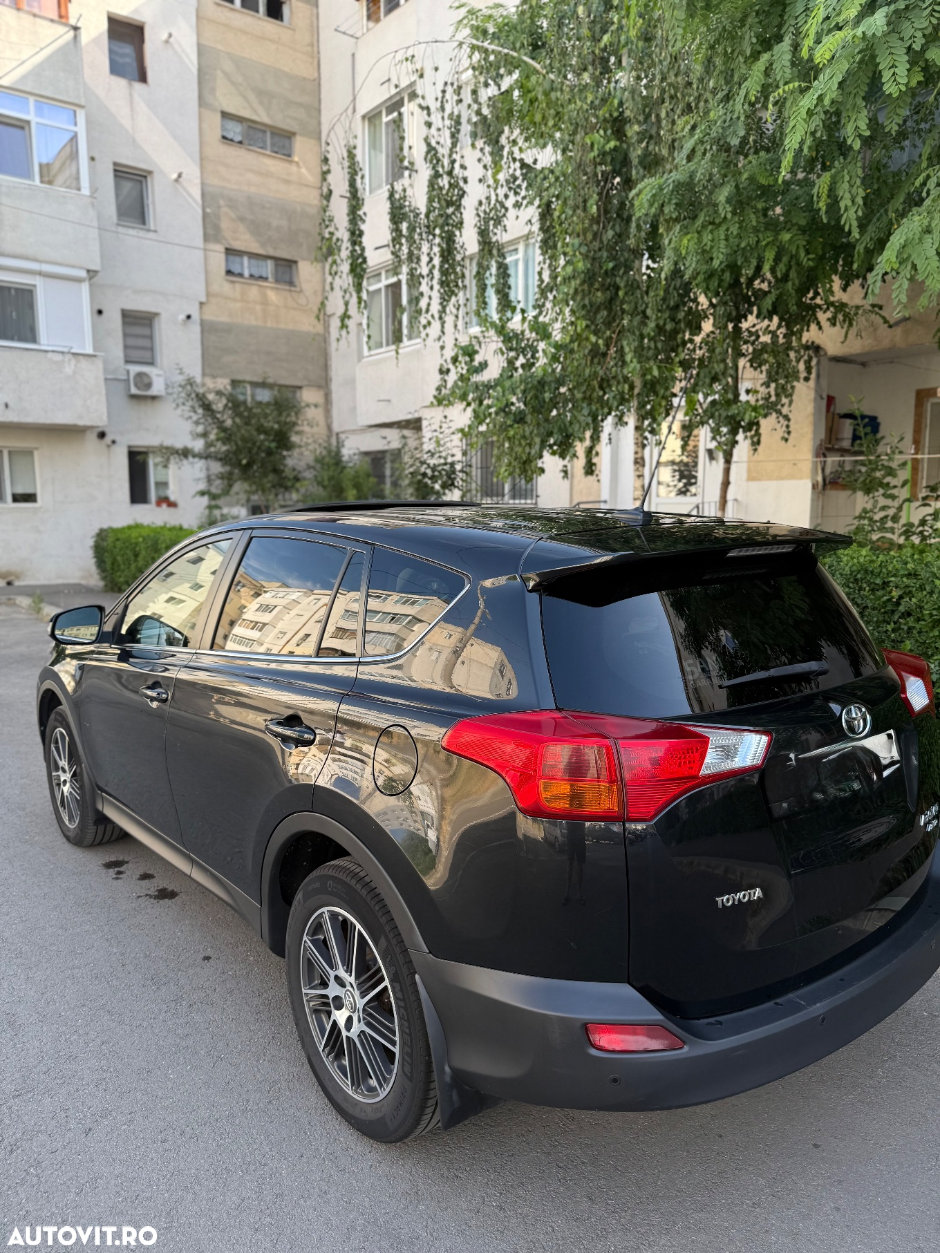 Toyota RAV4 2.2 D-4CAT 4WD Aut Luxury - 5