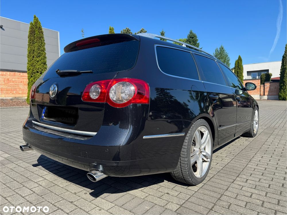 Volkswagen Passat 3.2 V6 FSI 4Motion DSG Highline - 3