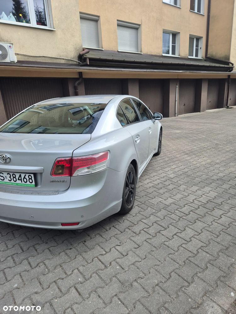 Toyota Avensis 1.8 Sol - 14