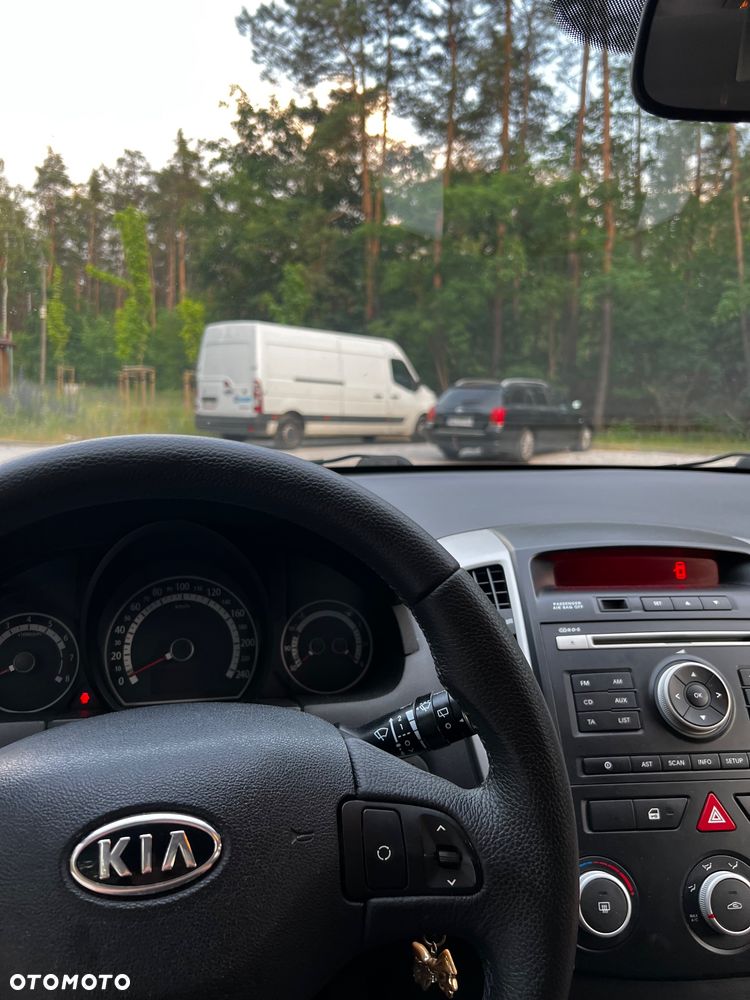 Kia Ceed - 11