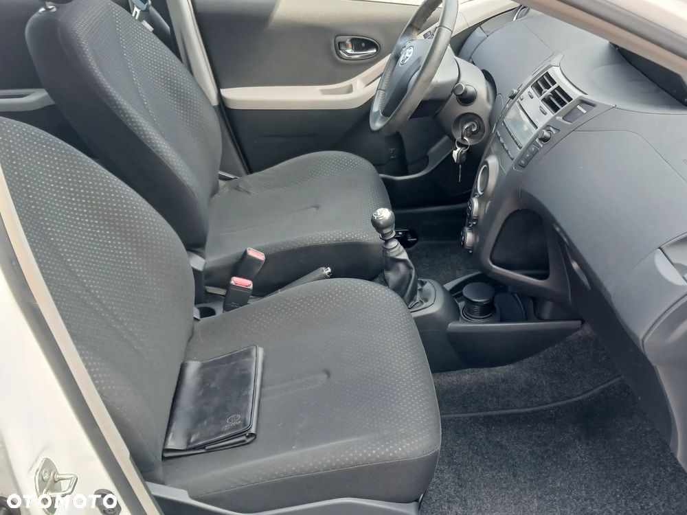 Toyota Yaris 1.33 VVT-i Executive - 17